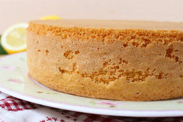 Kefir sponge cake in a slow cooker
