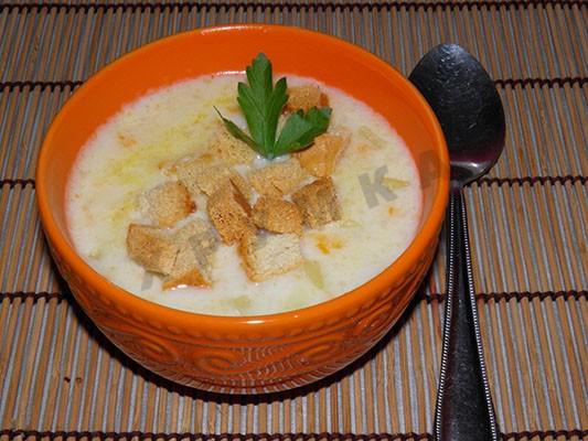Cheese soup in a slow cooker