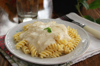 Pasta with bechamel sauce