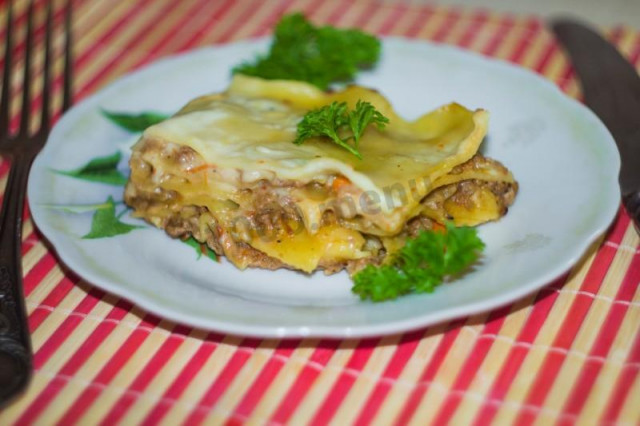 Lasagna in a slow cooker with minced meat