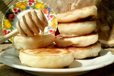 Pancakes on kefir in a slow cooker