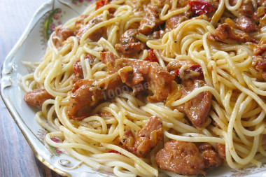 Pasta with chicken in slow cooker