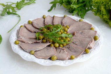 Pork tongue in a slow cooker