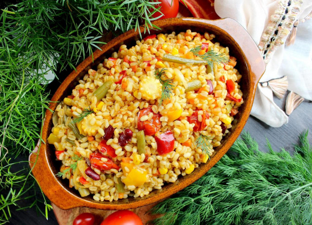 Bulgur with vegetables in a slow cooker