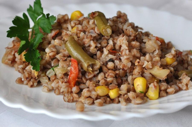 Buckwheat with vegetables in a slow cooker