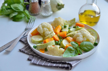 Steamed vegetables in a steamer