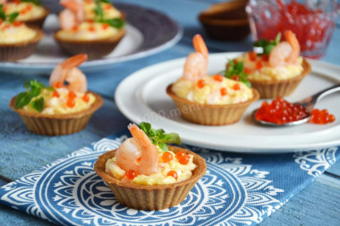 Tartlets with shrimp and cheese