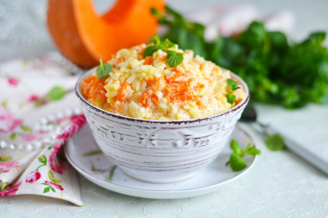 Pumpkin porridge with rice in a slow cooker
