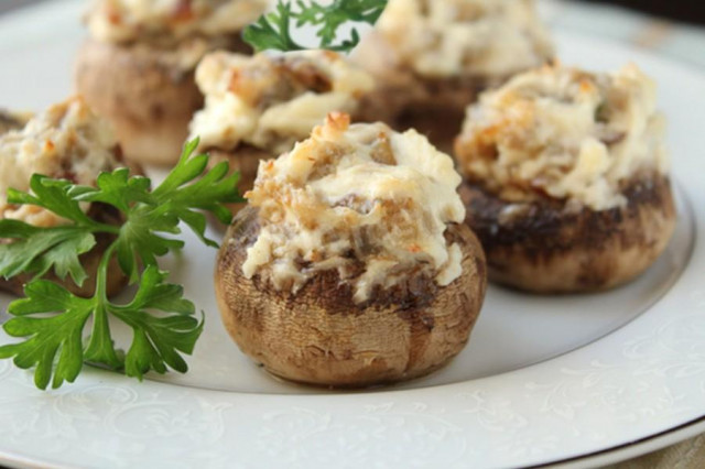 Mushrooms with cheese in a slow cooker
