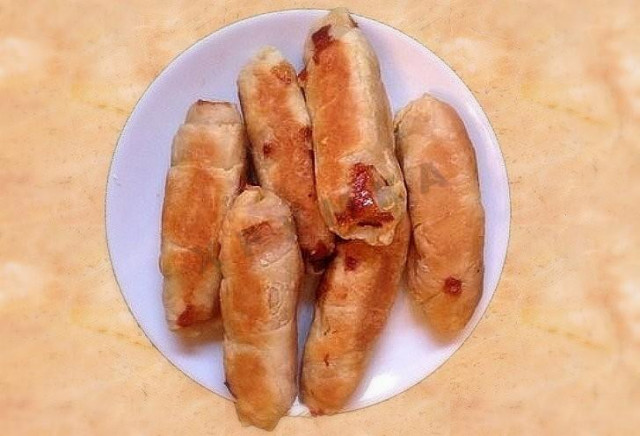 Sausages in dough in a slow cooker in puff pastry