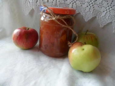 Apple jam from apples in a slow cooker