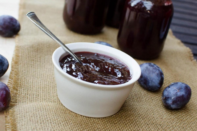 Plum jam in a slow cooker for winter
