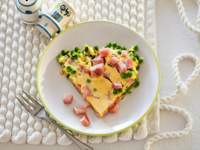 Egg souffle with ham in a slow cooker