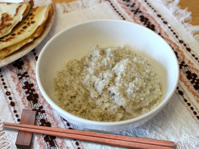 Simple barley porridge in a slow cooker on water