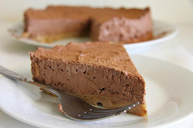 Chocolate cheesecake in a slow cooker