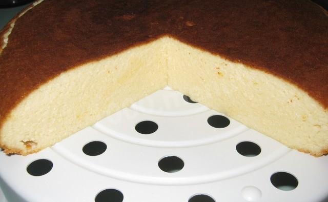 Cottage cheese pudding with semolina in a slow cooker