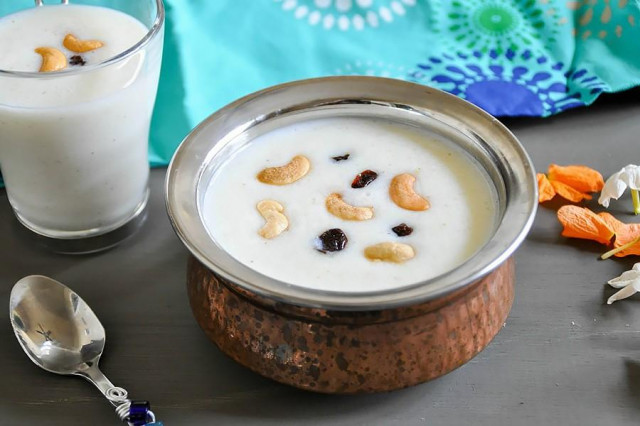 Milk semolina porridge in a slow cooker