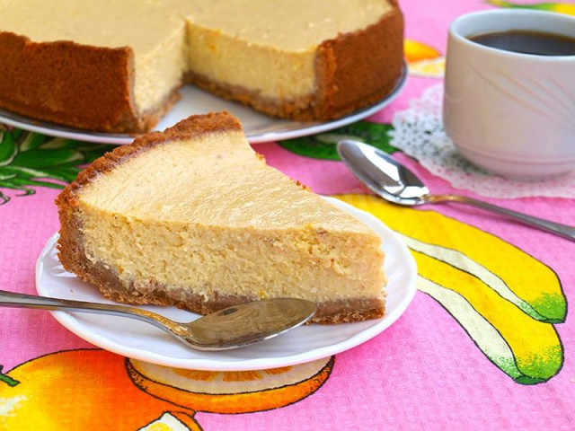 Banana cheesecake in a slow cooker