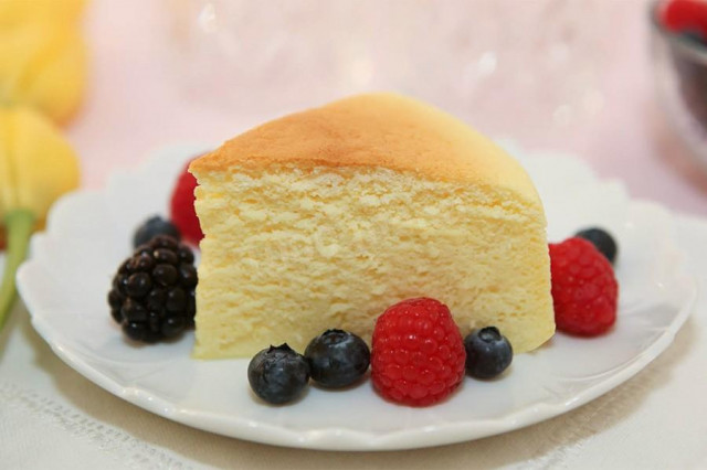 Japanese cheesecake in a slow cooker