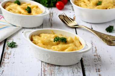 Macaroni and cheese in American style