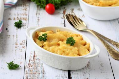 Macaroni and cheese in American style