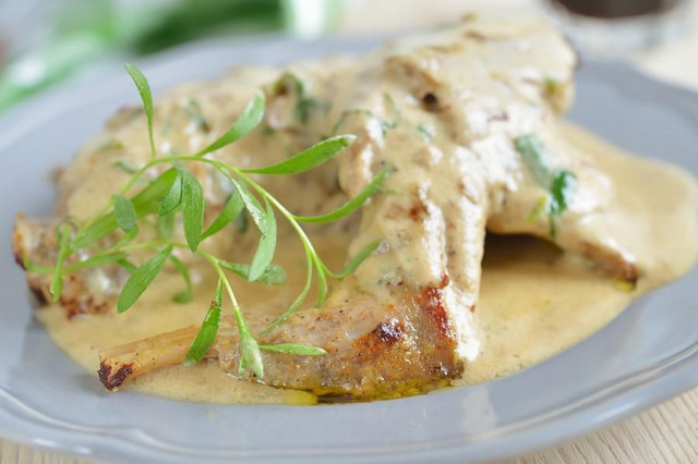 Rabbit in a slow cooker in sour cream sauce