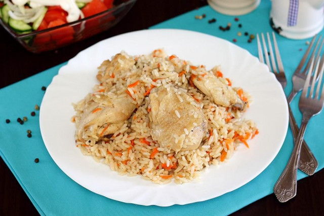 Diet pilaf with chicken in a slow cooker