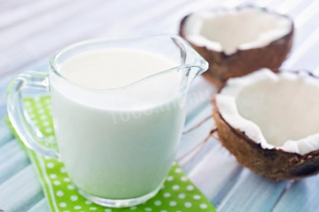 Yogurt from coconut milk in a slow cooker
