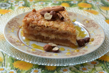 Bulk apple pie in a slow cooker with apples