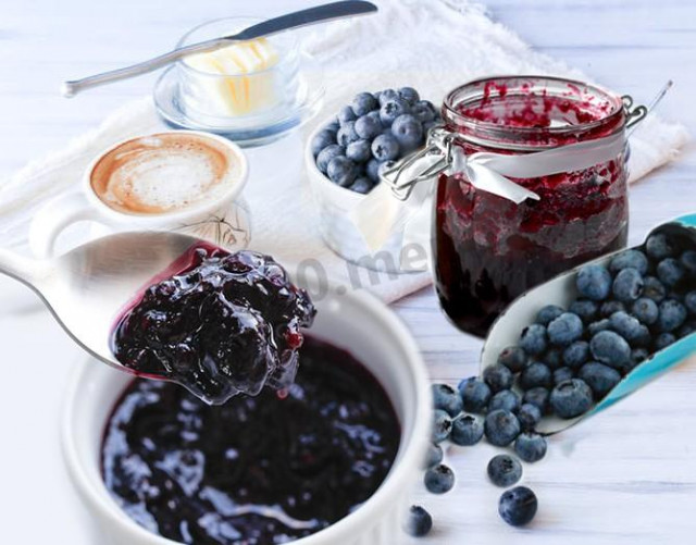 Blueberry jam in a slow cooker for winter