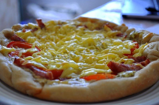 Meat pizza with white sauce in a slow cooker