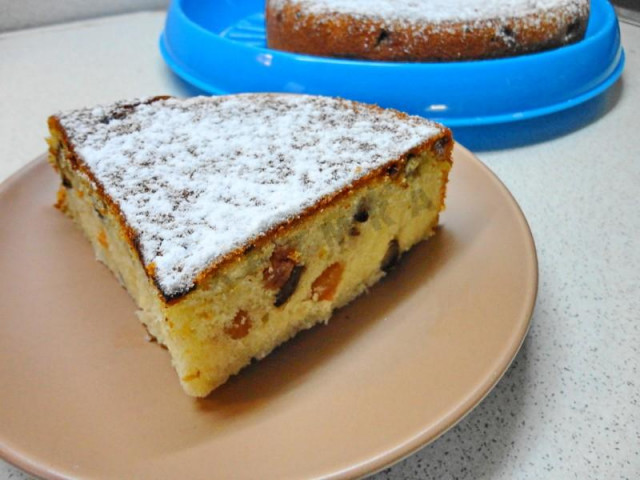 Sour cream cake in a large slow cooker