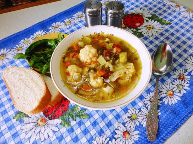 Soup in a slow cooker with cauliflower