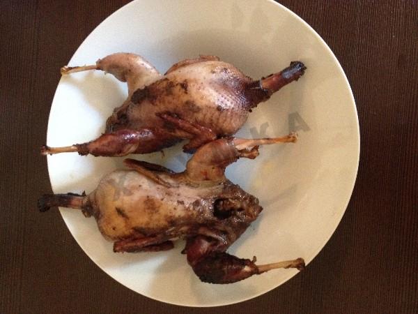 Quail (quails) in a slow cooker in a wine marinade