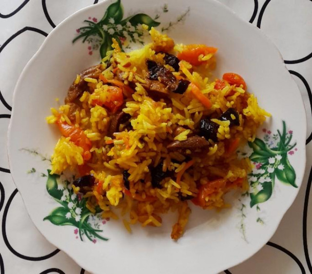 Sweet pilaf in a slow cooker with dried fruits and raisins