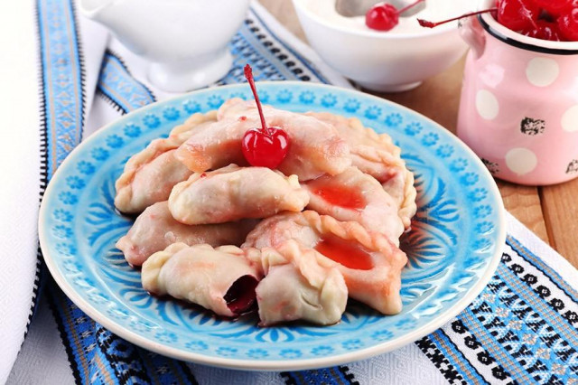 Steamed cherry dumplings
