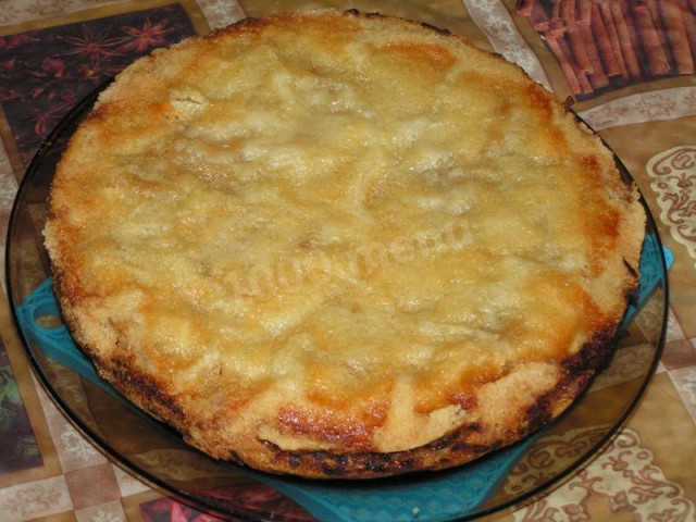 Mannik with flour and apples in bulk in a slow cooker