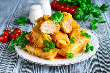 Cabbage rolls with cabbage in a slow cooker in sour cream sauce