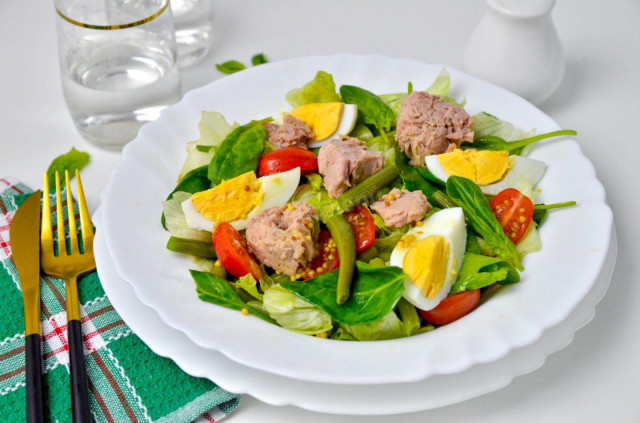 Salad with tuna and green beans