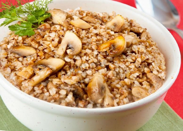 Buckwheat porridge with mushrooms in a slow cooker