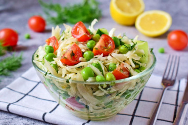 Cabbage salad with green peas