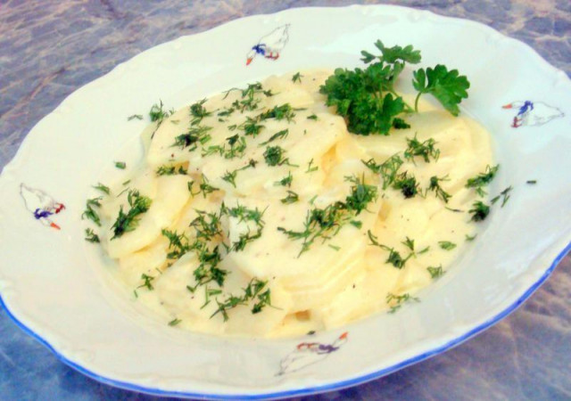 Potatoes in cream sauce
