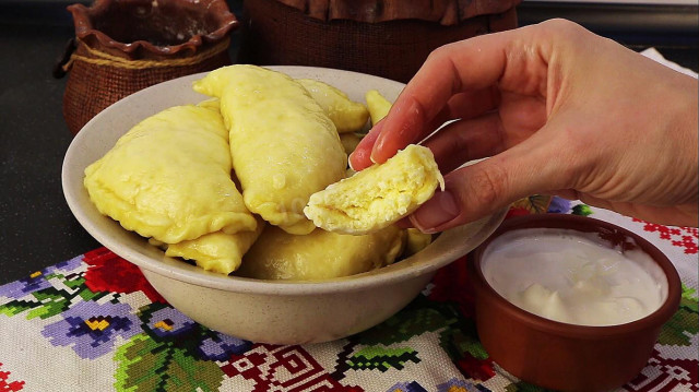 Vanilla dumplings with steamed cottage cheese