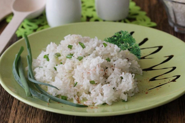 Steamed rice with green onions