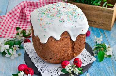 Easter cake in a bread maker with raisins