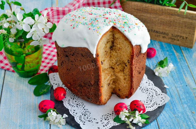 Easter cake in a bread maker with raisins