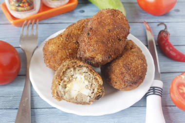Minced pork cutlets with chopped egg inside