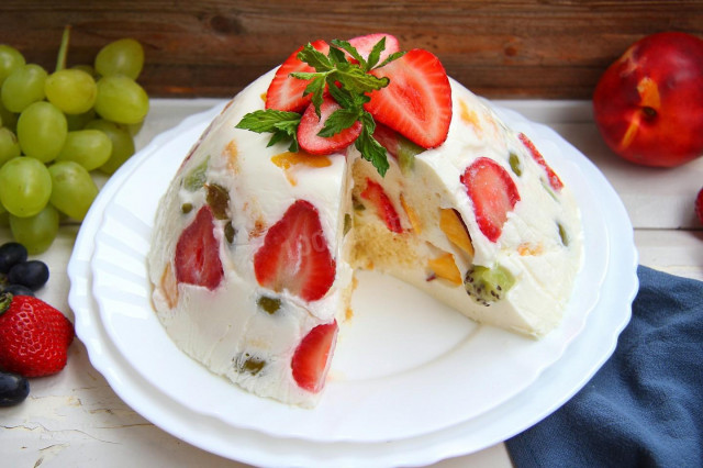 Cake without baking with gelatin sour cream and fruits