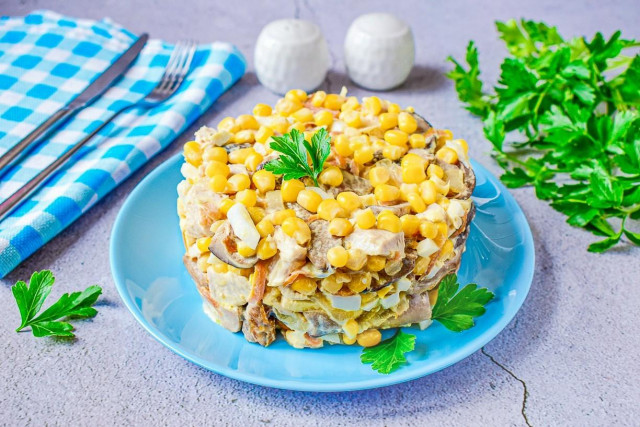 Salad with corn mushrooms and chicken