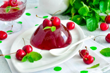 Jelly made of jam with gelatin